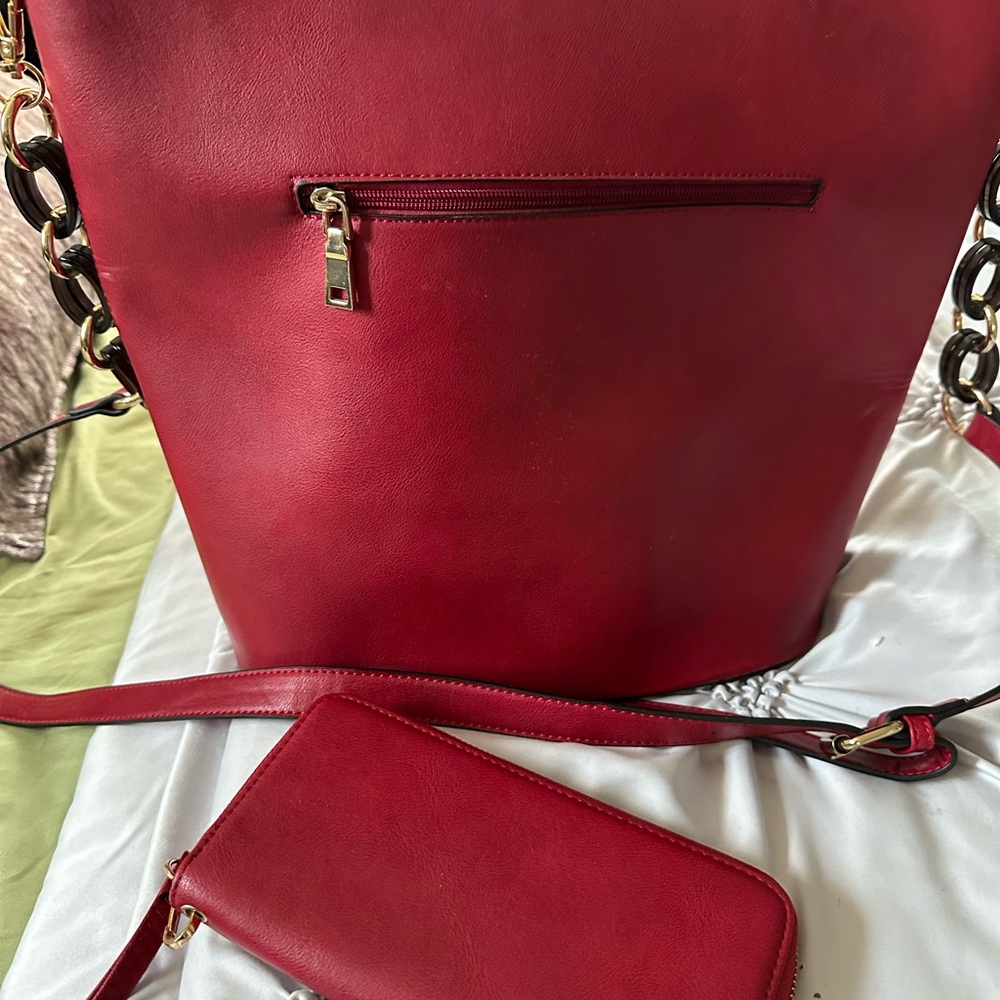 Ladies red purse w/wallet